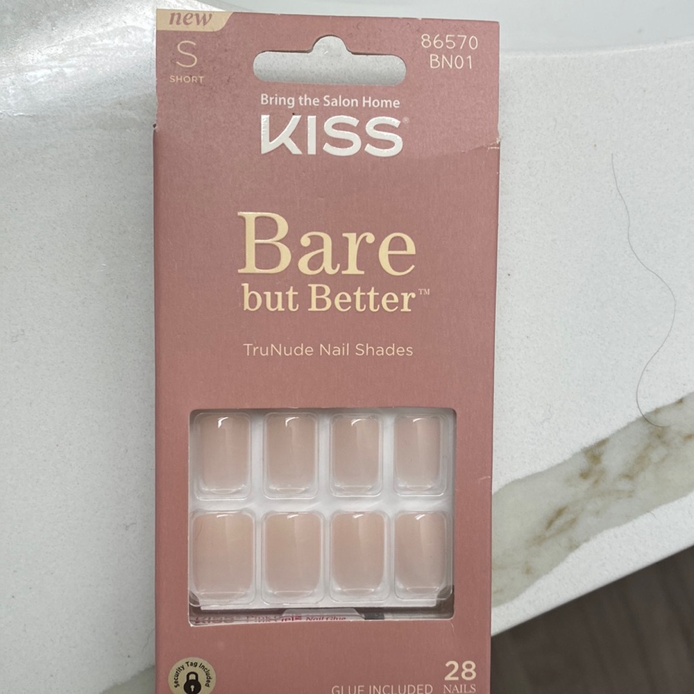 Kiss short pink nude nail set